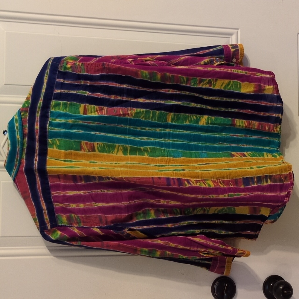Access Your Fashionista with the Vibrant EUC Lauren Ralph Lauren Vintage Top - Picture 6 of 10
